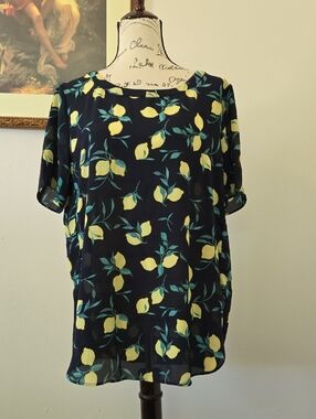 Banana Republic Women’s Navy Lemon Print Short Sleeve Blouse